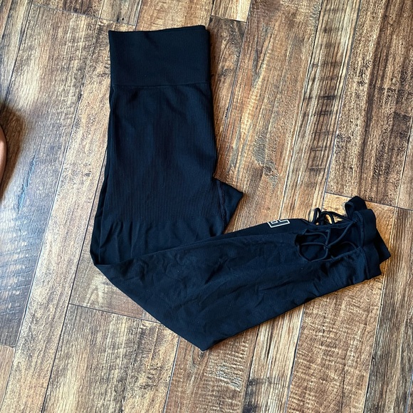 PINK Victoria's Secret Black Leggings with Logo - Picture 2 of 8